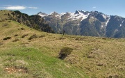 29 Percorro la bellissima dorsale,  panorama dal Becco al Pietra Quadra...